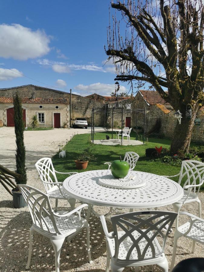 Au Domaine De Gigie Bed & Breakfast